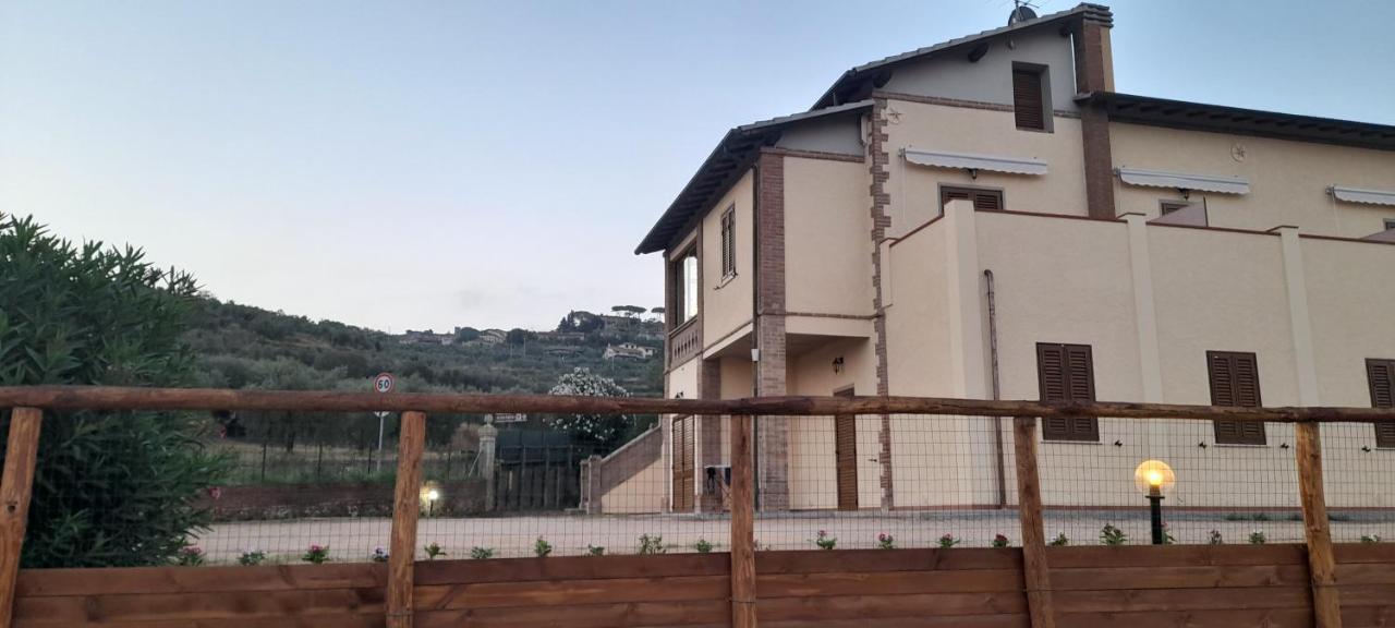 Agriturismo Il Vecchio Olivo Кастането Кардучи Екстериор снимка
